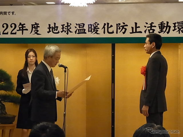 地球温暖化防止活動環境大臣表彰で、電子ペーパーなどが受賞