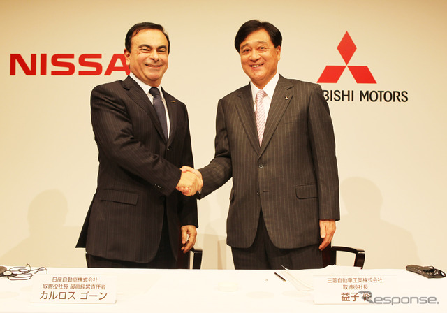 日産カルロス・ゴーン社長と三菱益子修社長（14日の会見にて）