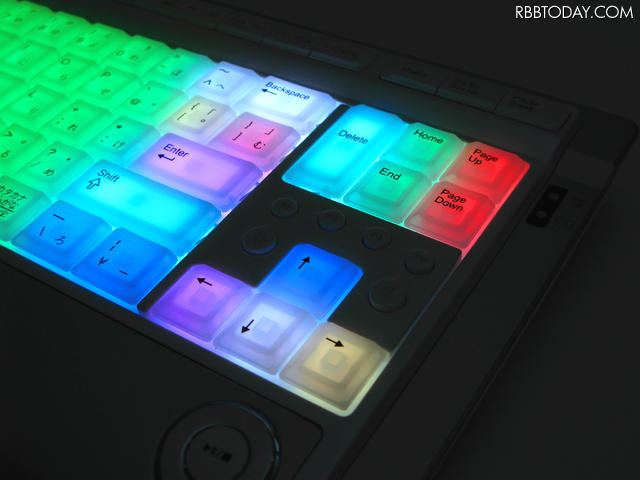 LEDの発光を好みに設定！レインボーに光るUSBキーボード！ LUXEED U7