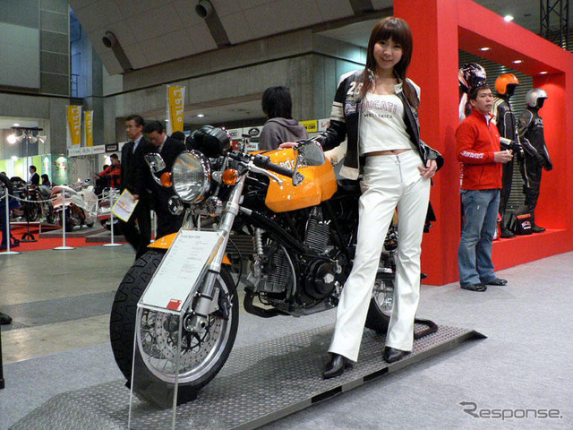スポーツ1000。たぶんモノポスト。東京モーターサイクルショー06