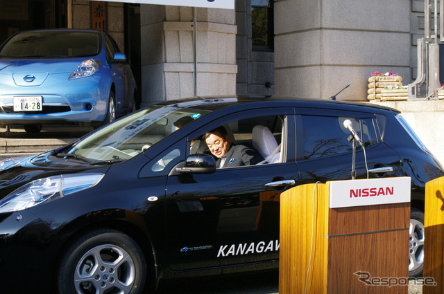 神奈川県庁での納車式