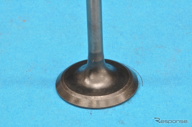 トヨタ 1NZ-FEエンジンの吸気バルブ(新品)