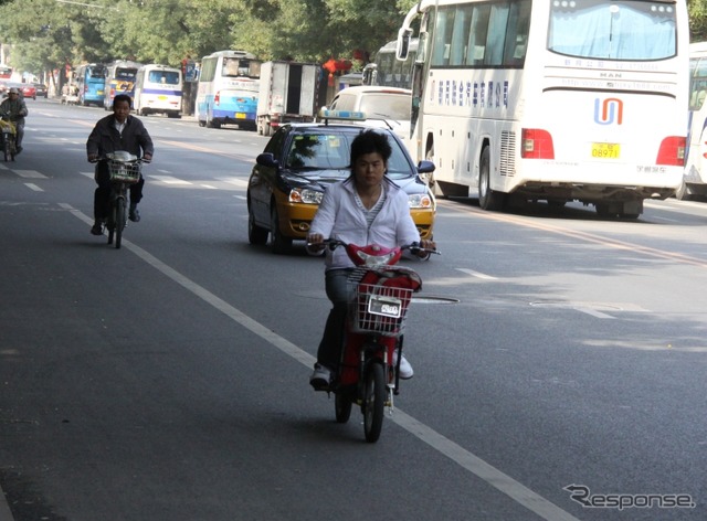 自転車ベースの電動二輪車