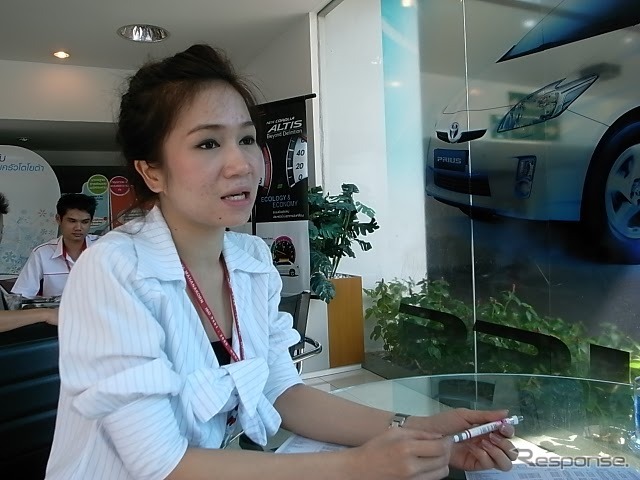 「ハイブリッド車への認知は高まっている」と話す営業担当者