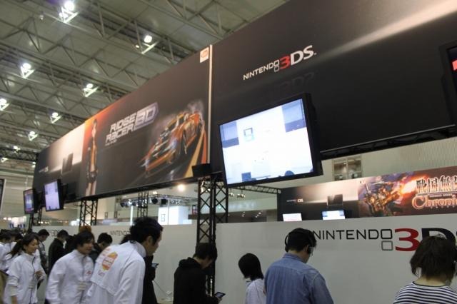 【Nintendo World 2011】『リッジレーサー3D』とリアル永瀬麗子 【Nintendo World 2011】『リッジレーサー3D』とリアル永瀬麗子
