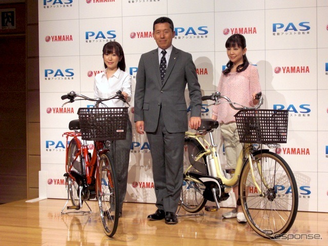 PAS新型と小林正典執行役員兼SPV事業部長（中央）