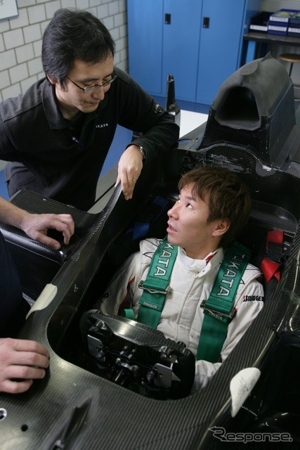 C30開発。小林可夢偉のシートフィッティング