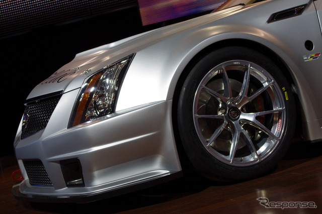 キャデラック CTS-V レーシングカー