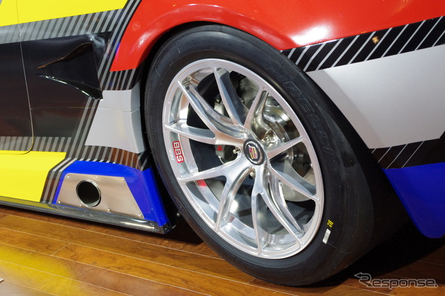 キャデラック CTS-V レーシングカー