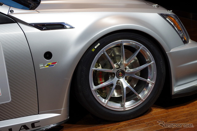 キャデラック CTS-V レーシングカー