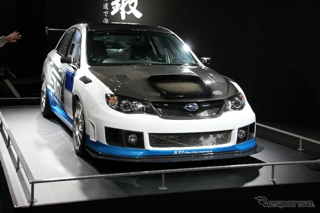 スバル。ニュルブルクリンク24時間レースのためのテストカー。この車でデータを集め本番車両を開発していく