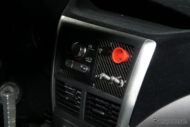 スバル・インプレッサ・グループN R4。センターコンソールにSI-DRIVEのスイッチが移設されている
