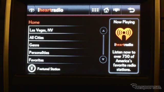 インターネットラジオ「iheartradio」のメニュー画面。各地域の放送局を選ぶことができる