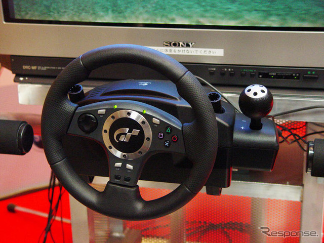 【東京ゲームショウ2003】専用コントローラー『GT FORCE Pro』の実力に驚く