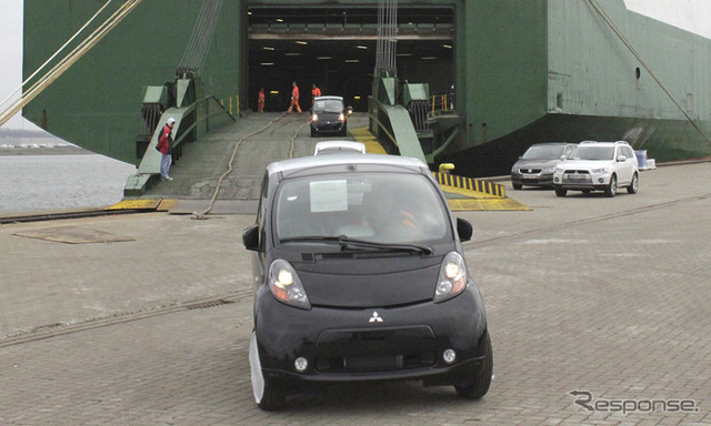 欧州で販売開始したi-MiEV を展示