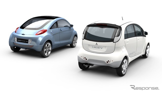 i-MiEV（白）とi-MiEVスポーツエア・コンセプト