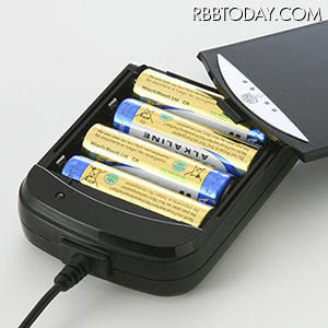 単3形乾電池で充電可能なiPhone/iPod用モバイルバッテリ 「iPhone・iPod用充電器(単3形アルカリ乾電池タイプ)」