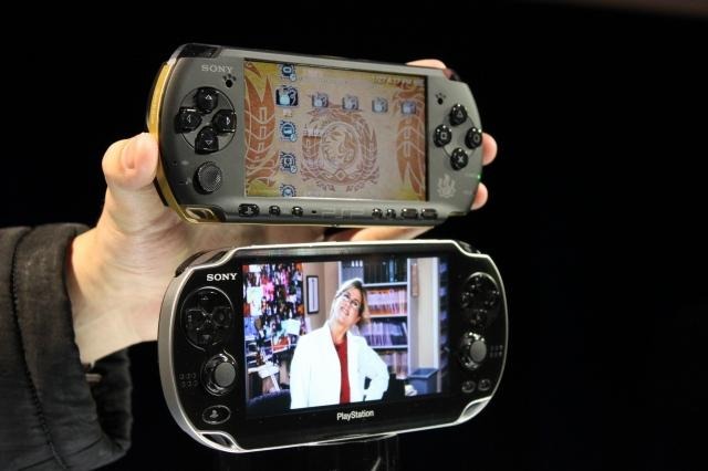 「NGP」を間近でチェック! カラーは2種類~ゲームカードも 「NGP」を間近でチェック! カラーは2種類~ゲームカードも