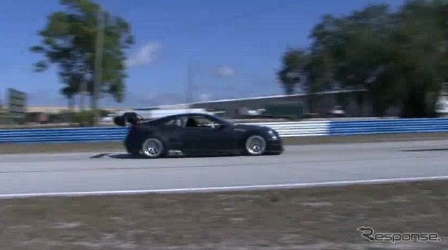 CTS-Vクーペ レース仕様車のサーキット初テスト 動画キャプチャ