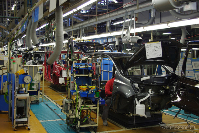 リーフの生産も開始した追浜工場（資料画像）