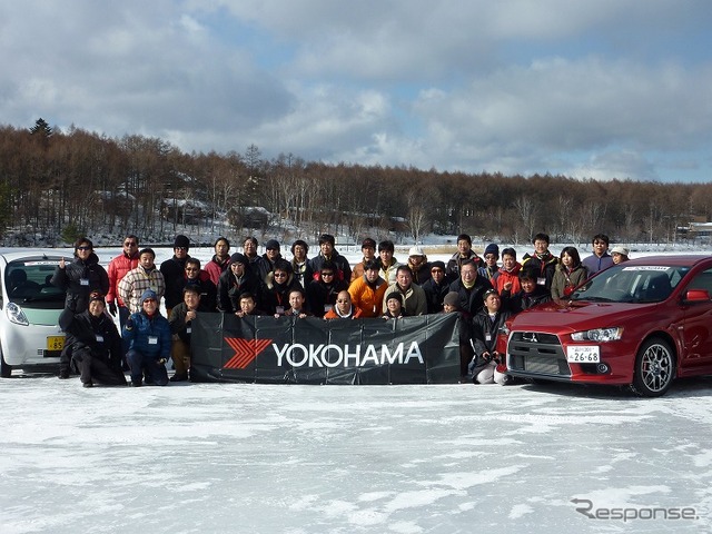 女神湖で氷上ドライビングスクール開催
