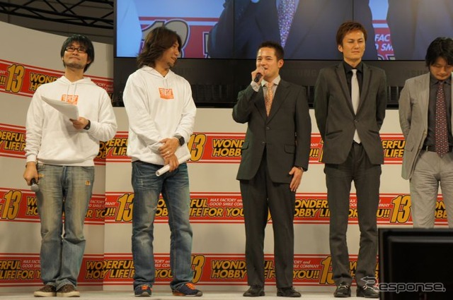 マイクを手に参戦の意気込みを語る番場琢選手(グッドスマイルレーシングSUPER GT参戦発表会)
