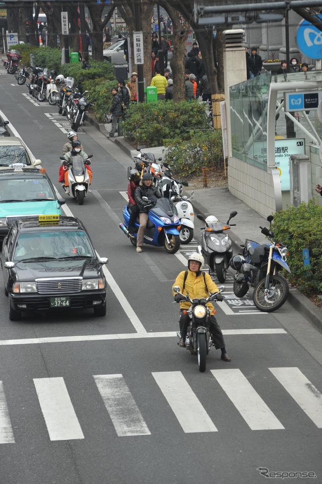 （6日・東京・表参道バイクパーキングチケット）　撮影＝中島みなみ