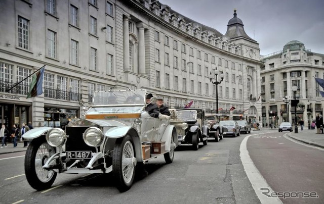 ロンドンでロールスロイスのマスコット誕生100周年を記念したパレード