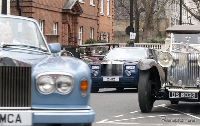 ロンドンでロールスロイスのマスコット誕生100周年を記念したパレード