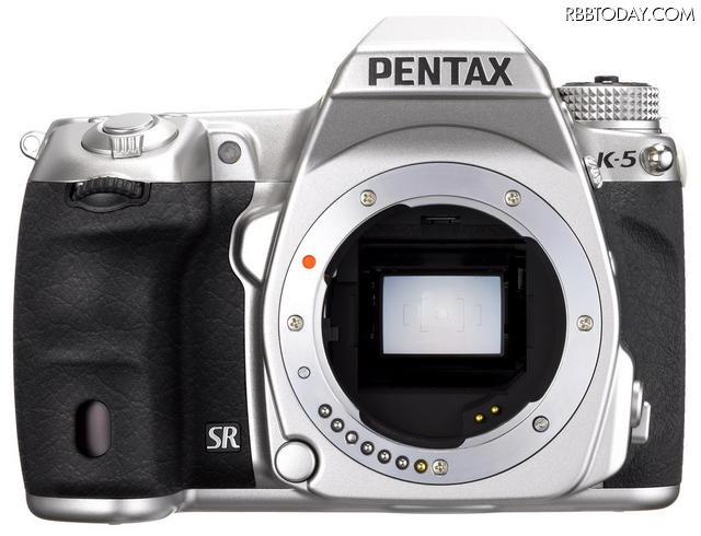 HOYA、デジタル一眼レフの高級機「PENTAX　K-5」にシルバーの限定モデル 「PENTAX　K-5 Limited Silver」