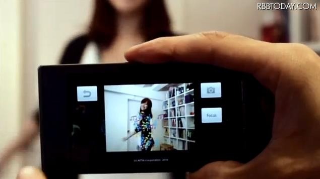 被写体の動きに合わせ、音符がリアルタイムで浮かび上がる 被写体の動きに合わせ、音符がリアルタイムで浮かび上がる