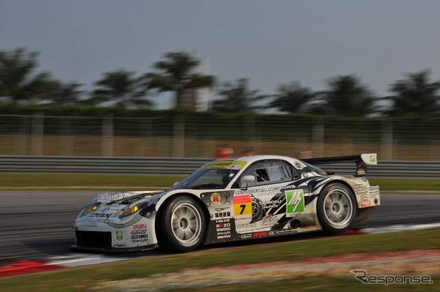 ロータリーエンジン車「RX-7」でSUPER GTに参戦してきた、RE雨宮レーシングが撤退を発表(写真:2010のようす)