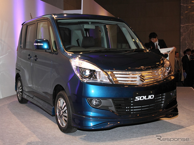 これからクルマの運転を始める若者にむけて、新型「ソリオ」、「MRワゴン」の試乗会を開催する