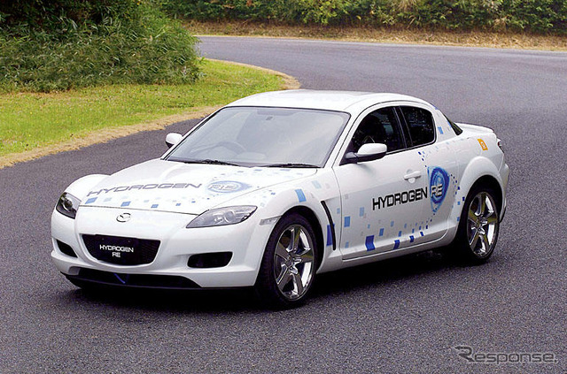 【東京ショー2003】マツダの「約束」---ロードスター、RX-8、アクセラ