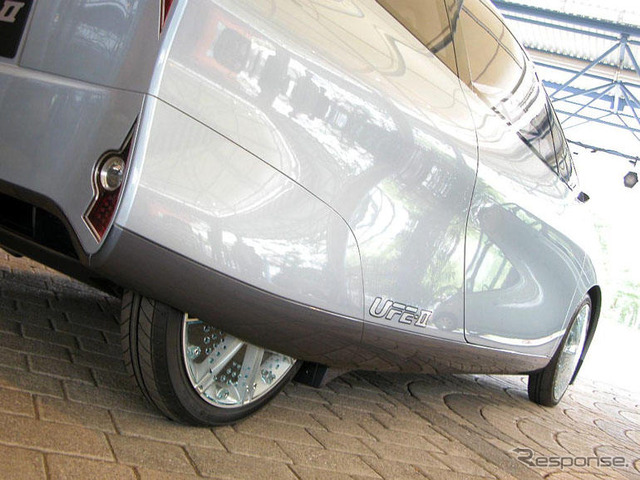 【東京ショー2003出品車】ダイハツ『UFE-II』---スモールに賭ける