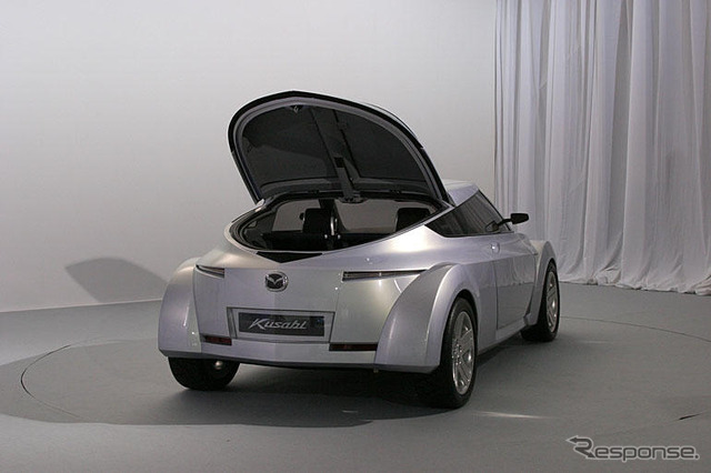 【東京ショー2003出品車】マツダ『クサビ』はスーパーチャージャー搭載