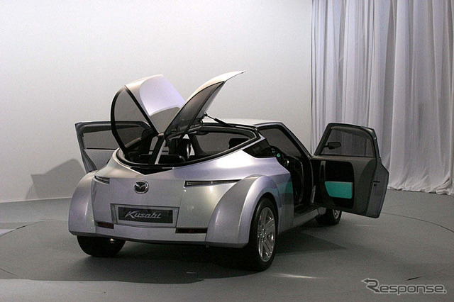 【東京ショー2003出品車】マツダ『クサビ』はスーパーチャージャー搭載