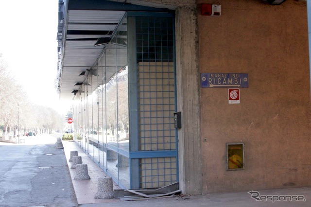 閉鎖されたイタリアのあるディーラー。2006年撮影