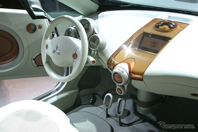 【東京ショー2003出品車】三菱『CZ2カブリオレ』のオシャレ