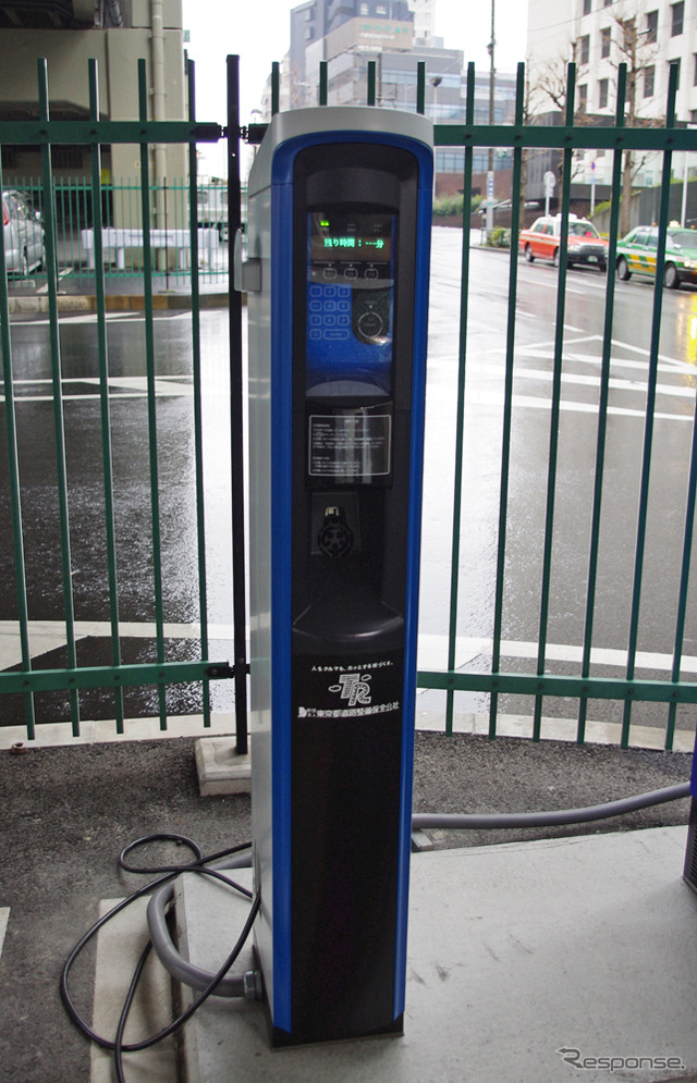 カーシェアリングステーションの六本木駐車場に設置されたEV用充電器