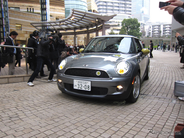 3月1日、六本木ヒルズでMINI E の引渡式がおこなわれた