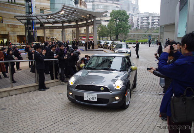 3月1日、六本木ヒルズでMINI E の引渡式がおこなわれた