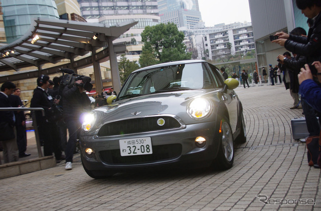 3月1日、六本木ヒルズでMINI E の引渡式がおこなわれた