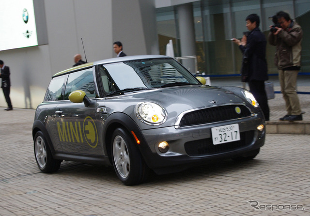 3月1日、六本木ヒルズでMINI E の引渡式がおこなわれた