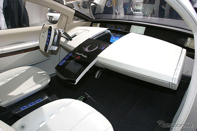 【東京ショー2003出品車】マツダ『鷲羽』のステアバイワイヤー
