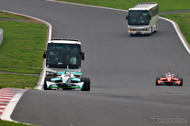 箱根・御殿場観光とモータースポーツ観戦をセットにしたモニターツアーの参加者を募集