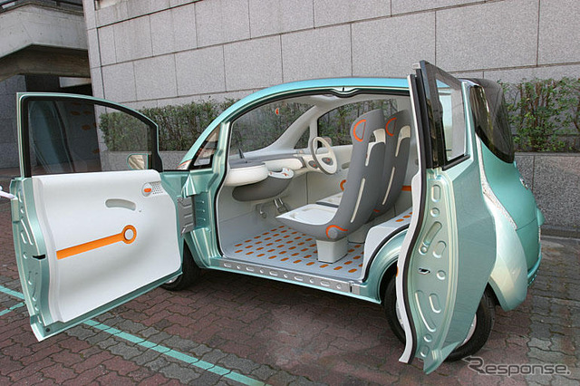 【東京ショー2003出品車】どれだけ広く見せるか…日産『エフィス』