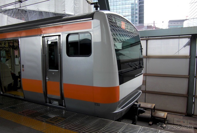 中央線。14日、東京駅