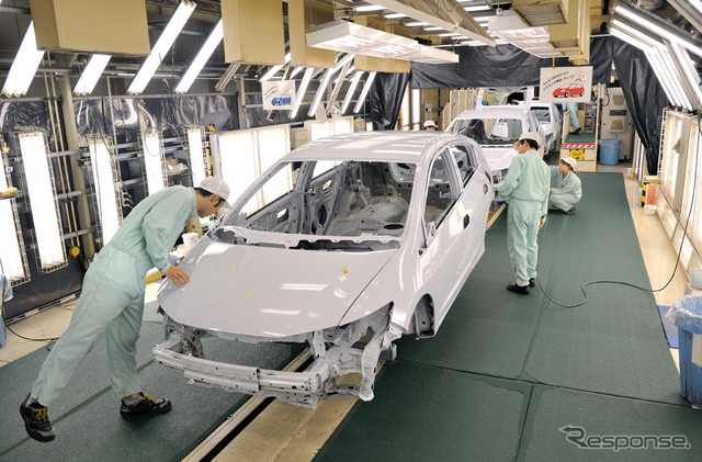 自動車の塗装行程（写真はホンダインサイト）
