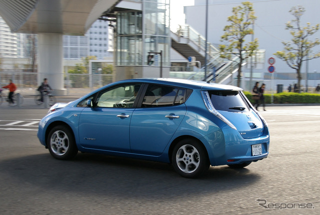 リーフは200V電源からも充電が可能